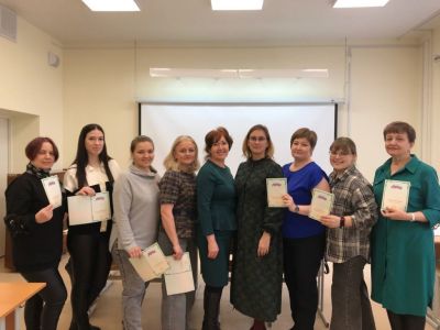 Мастера из Прилузского, Койгородского, Усть-Вымского, Сыктывдинского районов и Сыктывкара освоили новые компетенции по пижемской росписи Мастера из Прилузского, Койгородского, Усть-Вымского, Сыктывдинского районов и Сыктывкара освоили новые компетенции по пижемской росписи